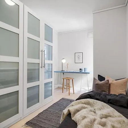 Cozy In Sentrum 5 Bedrooms Apartment *