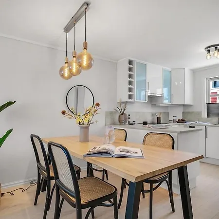Modern In Center - 5 Bedrooms - 1 Minute To Bryggen